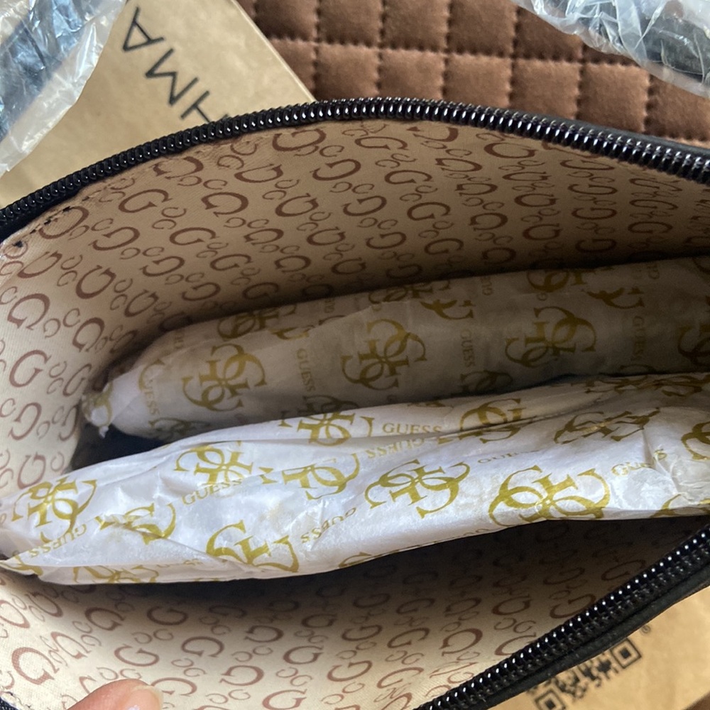 Guess utility pouch bag - Picture 5 of 6